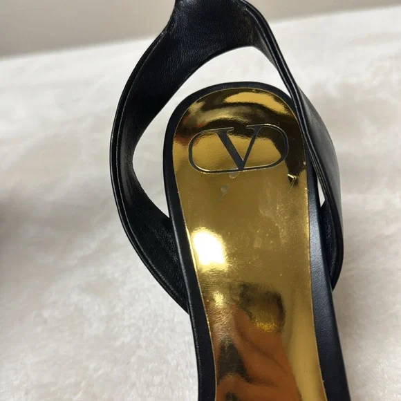 Valentino Garavani - One Stud 90 Leather Sandals - women’s Size 38 - US 8 - Picture 13 of 15